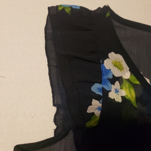 Sheer Floral Bow 🎀 Top - Picture 2 of 5